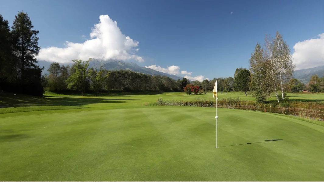 Leading Golf Course