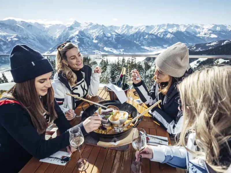 Kinder beim Skifahren in Zell am See