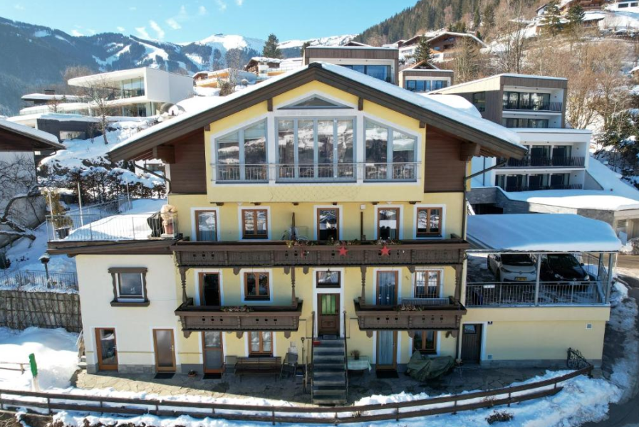 Über den Dächern von Zell am See